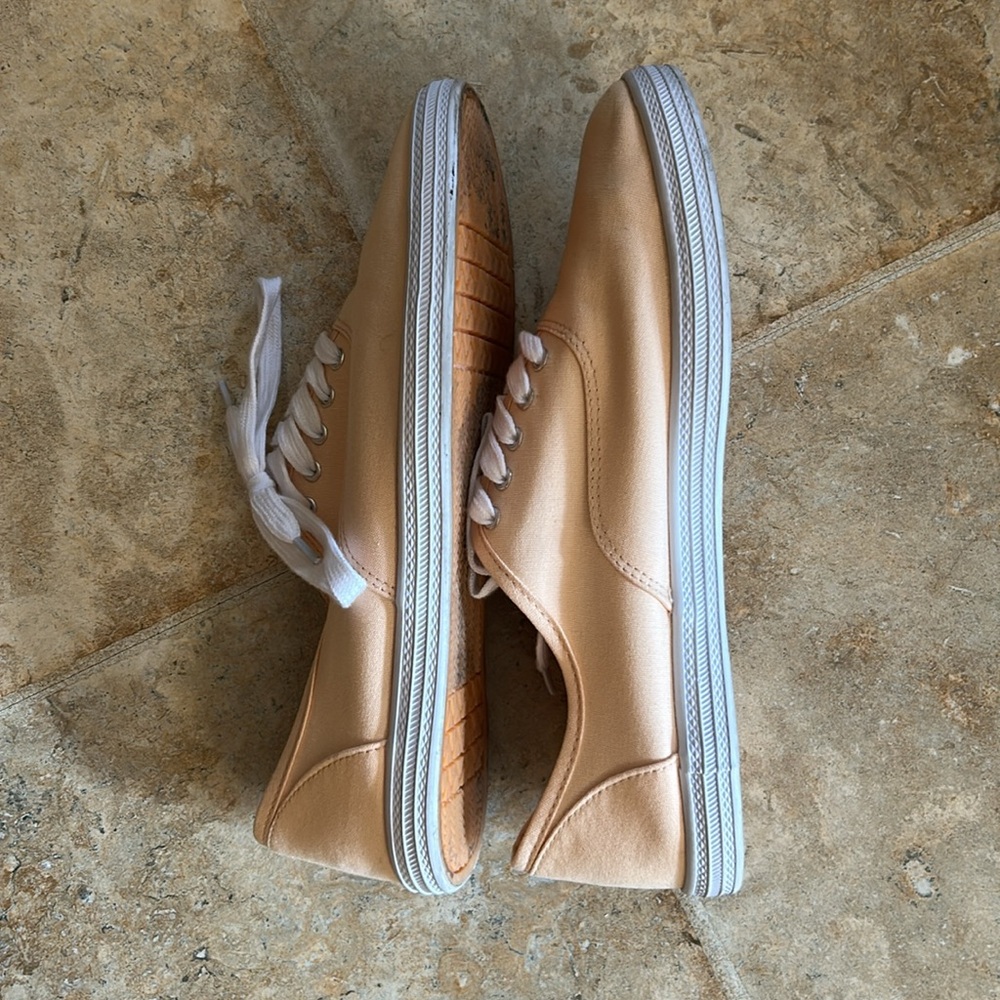 Universal Thread Sneakers - Picture 6 of 8